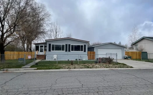 3/2 Bath Manufactured Home with Large Back Yard