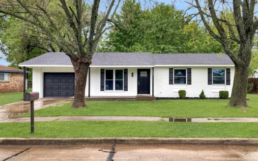 Home for Sale in Town Pryor, Ok