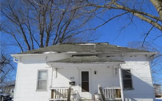 Nice Home and Empty Lot in Stanberry, Mo. Perfect Starter