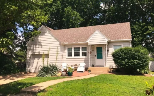 3 Bedroom, 2 Bath Home in Town, Augusta, Kansas