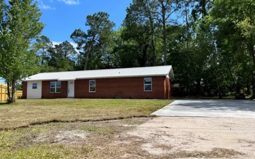 Home in Town – Lake City Florida!