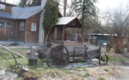 Cozy Home on 3 Acres in Nw Montana Just Waiting for You!