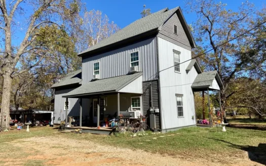 Home in Town Paris Tx Lamar County