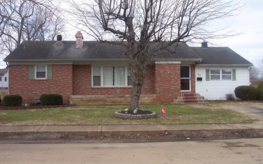 4-br, 2.5-ba Brick Home on West Side Of Fredericktown: