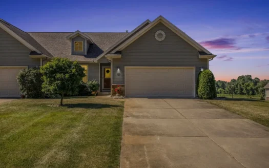 Well Maintained and Serene Macywood Condo