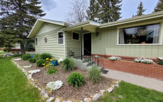 A Mid-century Home W/huge Backyard for Sale in Moscow, Id.