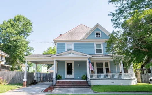 Renovated Historic Home Close to Downtown Waterfront