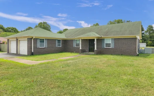 3 Br / 2ba Home for Sale in Milan, Tn – Prmie Location!!