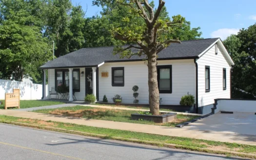 Adorable Cottage Style Home for Sale in Western Nc!