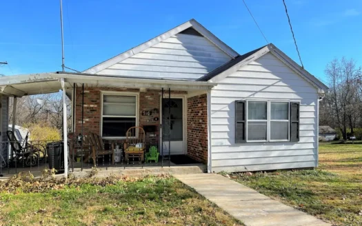 2 Bedroom Home in St. James on Large Corner Lot.