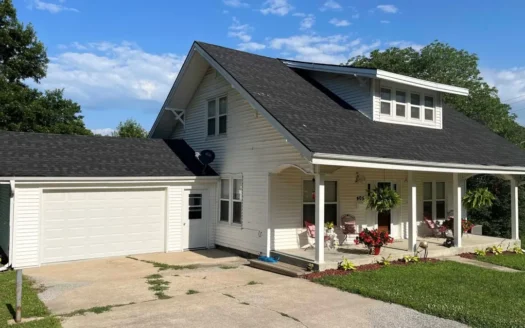 Charming 2-story Home for Sale in Bethany, Mo
