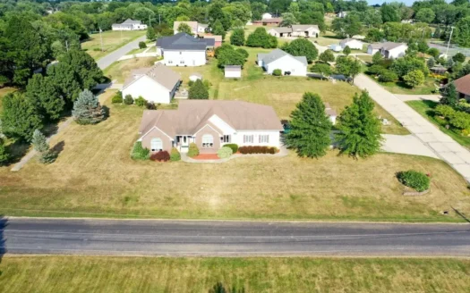 Beautiful Home on the Outskirts Of Mount Ayr Iowa