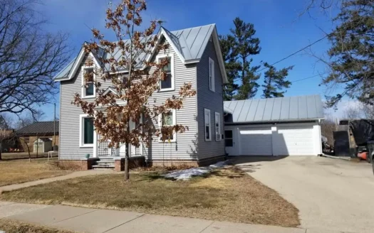 2 Story Home for Sale in the City Of Waupaca