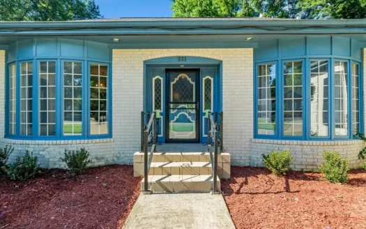 Beautiful  Brick Home in Town in Prairie Grove Ar