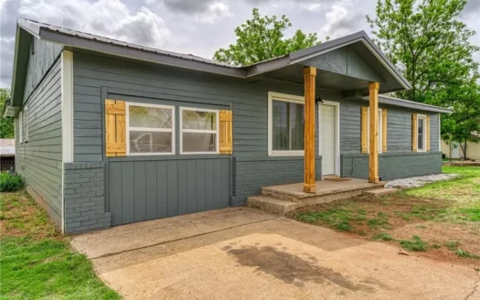 305 S Highland Drive, Erick, Oklahoma 73645