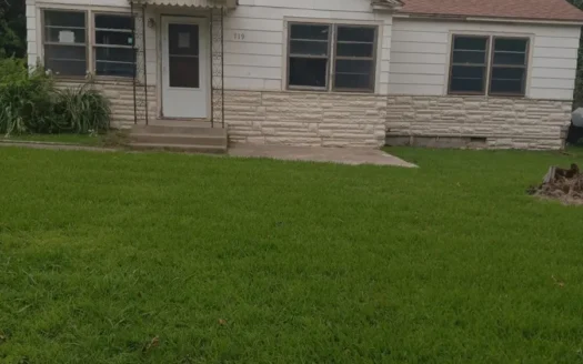 Older 3-bedroom 2 Bath House Located in Ardmore, Ok