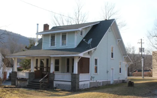 Charming Arts and Craft Home