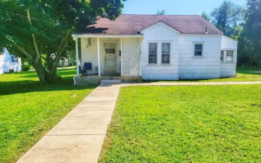 2 Bedroom Cottage Home in Salem, Missouri!