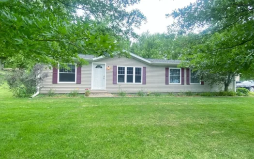 Home for Sale on Large Corner Lot in Mount Ayr Iowa