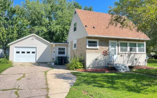 Home for Sale in Waupaca, Wi