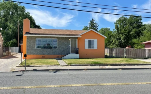 3 Bed/2 Bath 2025 Sq. Ft Home in Town Of Alturas, Ca