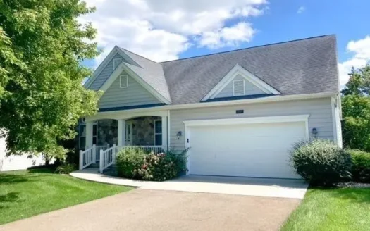 Beautiful Stand-alone Condo Located in Village Of Richland