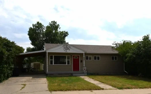 3 Bedooms, 1 Full Bath