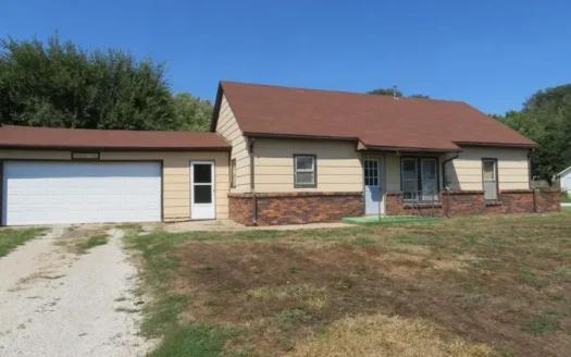 Home for Sale in Misouri Vallley Iowa