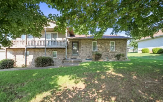 Spacious Brick Ranch Style Home in West Plains