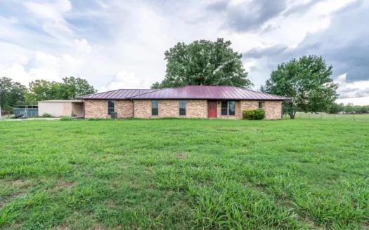 Country Home on Acreage for Sale Deport Tx