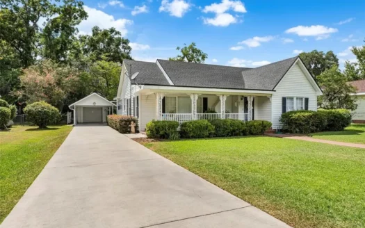 Charming Country Home – Heart Of Town – Trenton Florida