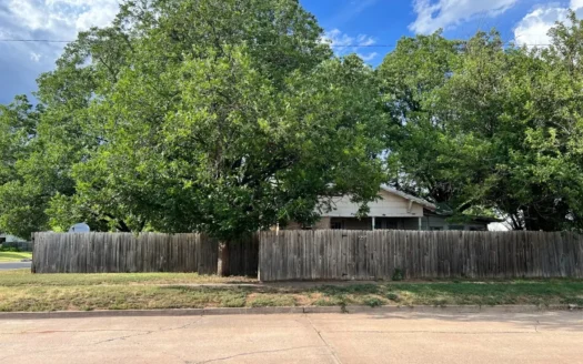 Home for Sale in Erick, Oklahoma