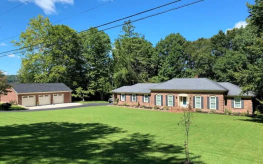 Brick Home – 2 Garages – Great Location – Liberty, Ky.