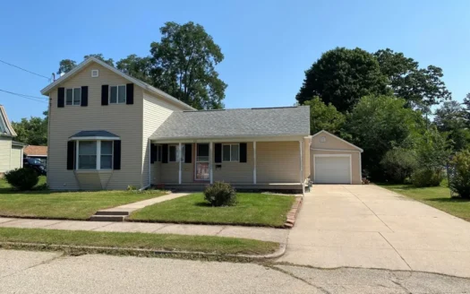 Home in the City Of Waupaca for Sale