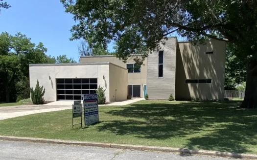 2 Story Home, Pryor, Ne Ok, 7 Bed,5.5 Bath, Income Producing