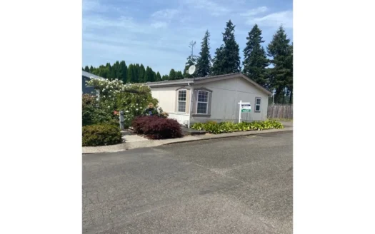 Mobile Home in Park on Real Land for Sale in La Center Wa