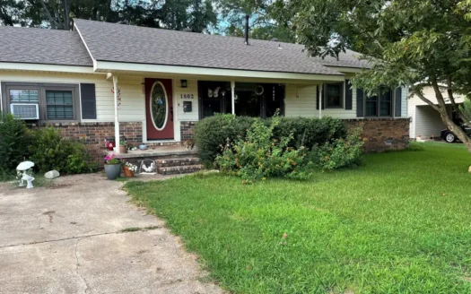 Lovely Family Home in the City with a Shop