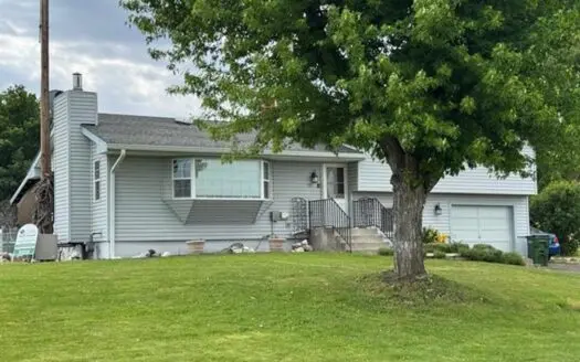 1972 Split Level 3 bed, 2 bath Home For Sale In La Crosse, WA