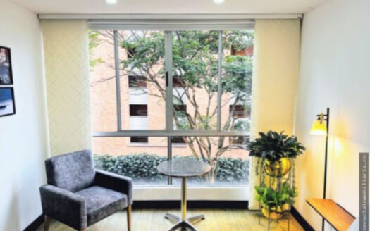 Stylish Furnished in a Prime Location: Ideal for Investors