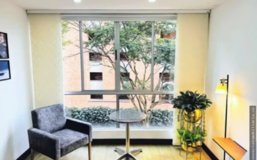 Stylish Furnished in a Prime Location: Ideal for Investors