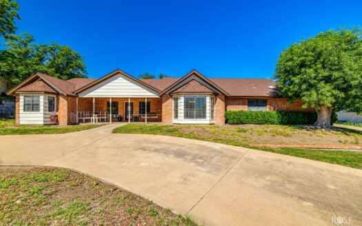 Large Home on 2 Lots Sonora Tx