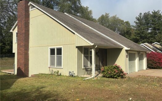 Beautiful 3-Bed Home with Spacious Layout & Entertaining Deck