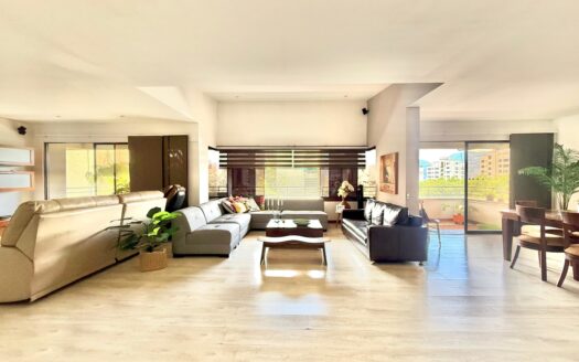 Unwind in Paradise: Stunning Penthouse with Panoramic View