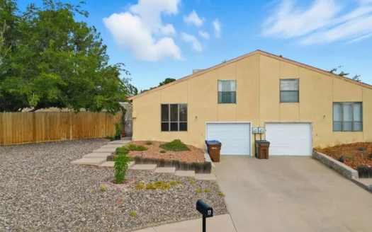 Stylish Townhome w/ Bonus Room for Sale in Las Cruces, NM