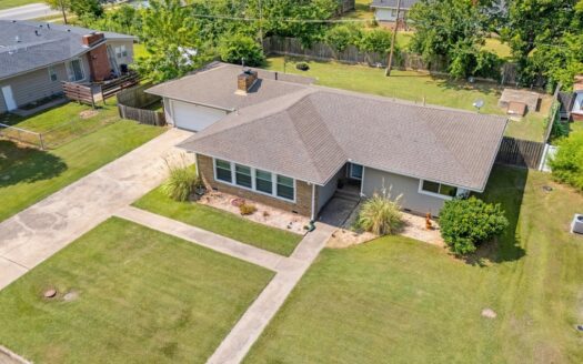 Pryor, Oklahoma Home in Town For Sale