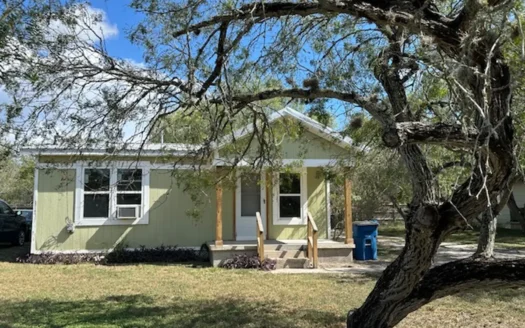 Charming Sinton, Tx Starter Home or Investment Opportunity