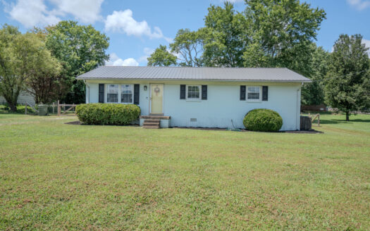 Home for sale in Lawrenceburg TN