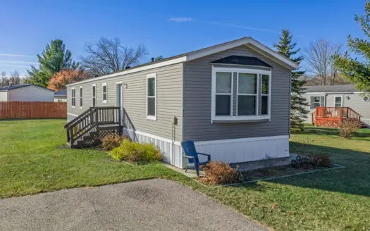 3-Bed, 2-Bath Single-Wide Home Minutes from downtown Wisconsin De