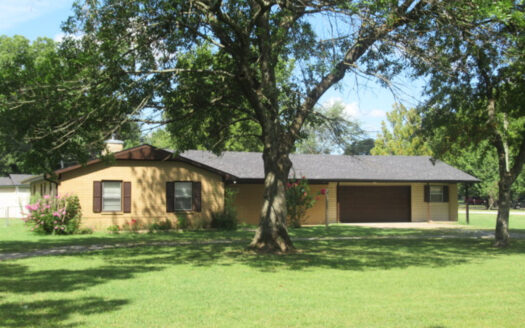 3 Bed, 2 Bath Home in Jay, OK Close to Lakes and Adventure Park