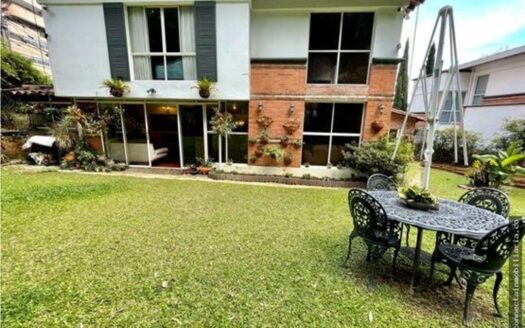 Captivating 5-Bedroom Home in Loma de los Gonzalez